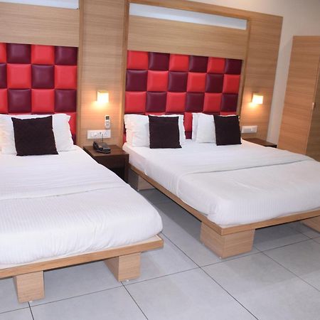Hotel Viram Pardi Luaran gambar