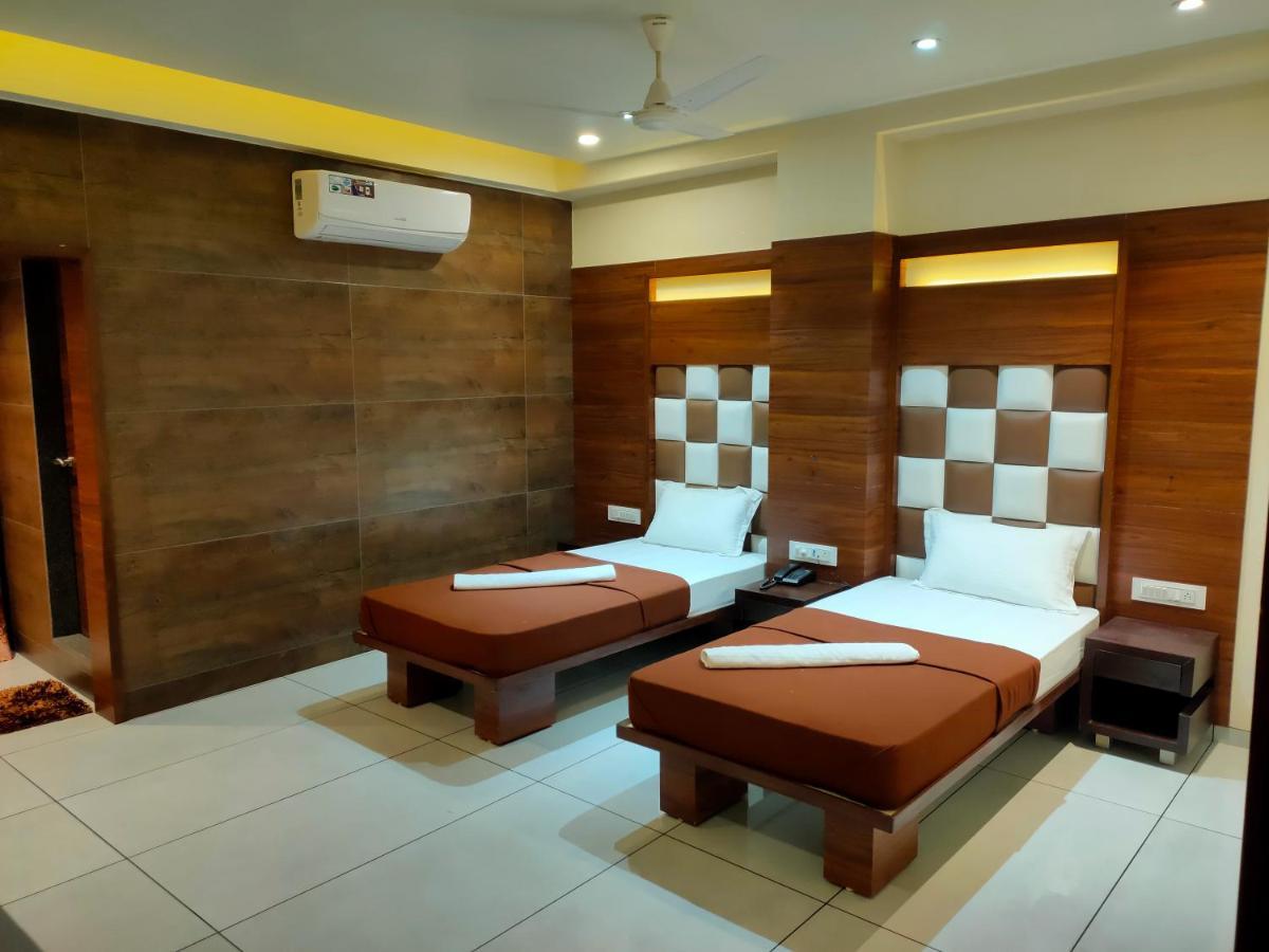 Hotel Viram Pardi Luaran gambar