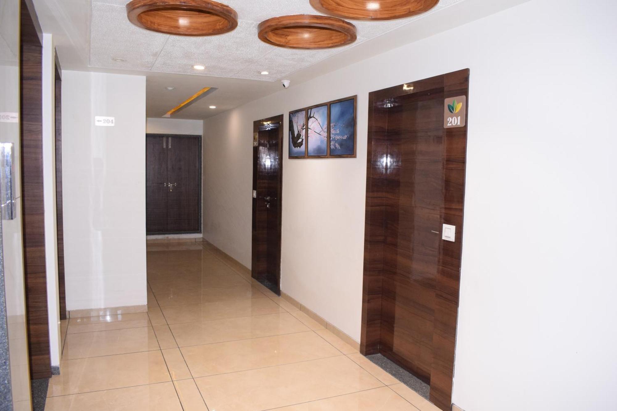 Hotel Viram Pardi Luaran gambar