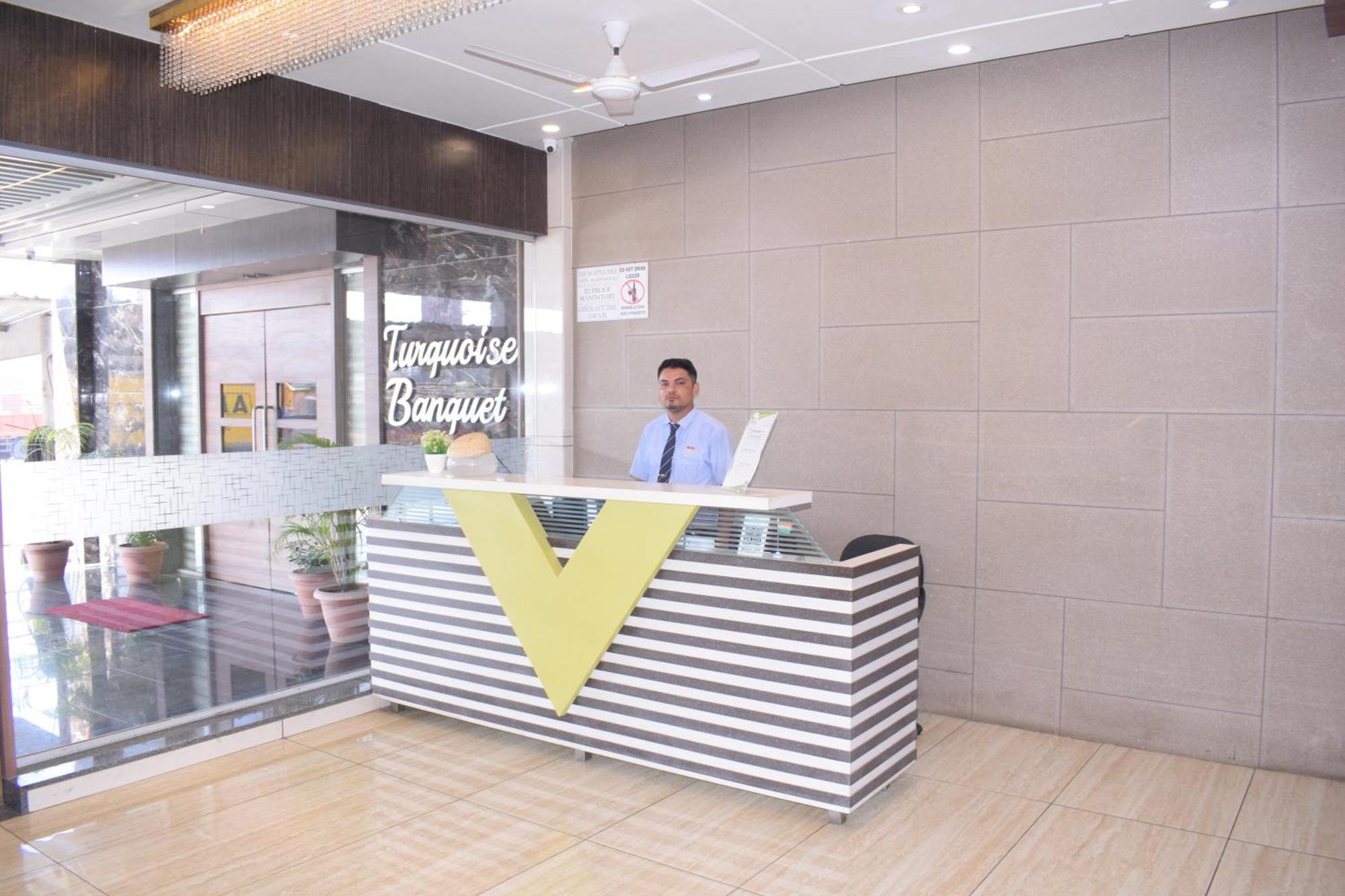 Hotel Viram Pardi Luaran gambar