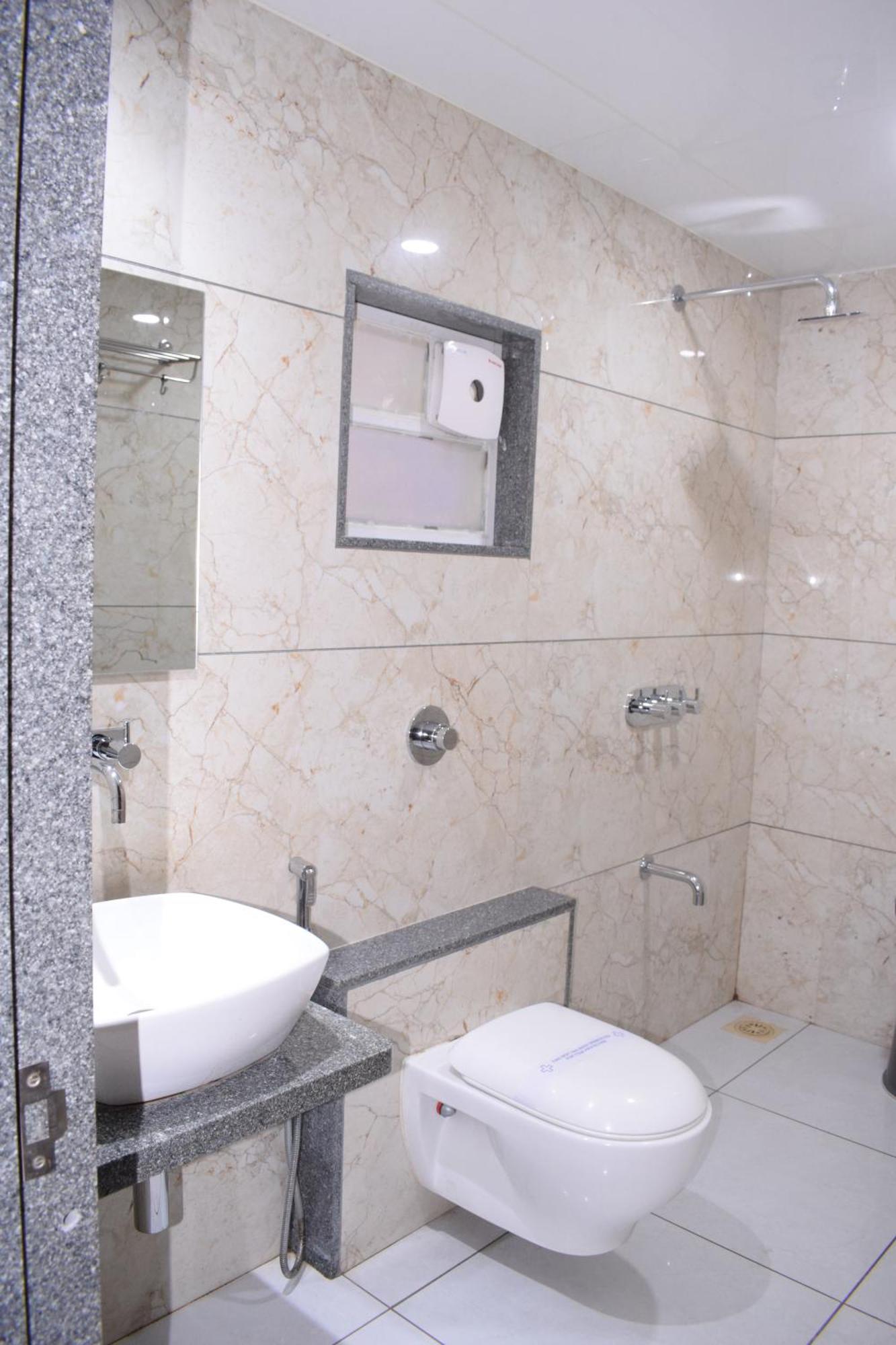 Hotel Viram Pardi Luaran gambar